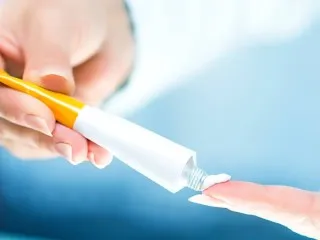 Top Mometasone Furoate 0.1% Tretinoin .025% & Hydroquinone 2% Cream Pharma Contract Manufacturing Company