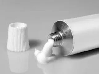 Hydroquinone, Mometasone & Tretinoin Cream Pharma Franchise