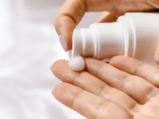 Allantoin, Vitamin E, Jojoba Oil, Green Tea Oil, Grape Seed Oil, Shea Butter & Light Liquid Paraffin Lotion Pharma Franchise Company