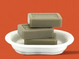 Cocoa Butter, Aloe Vera, Almond Oil, Glutathione & Olive Oil Soap
